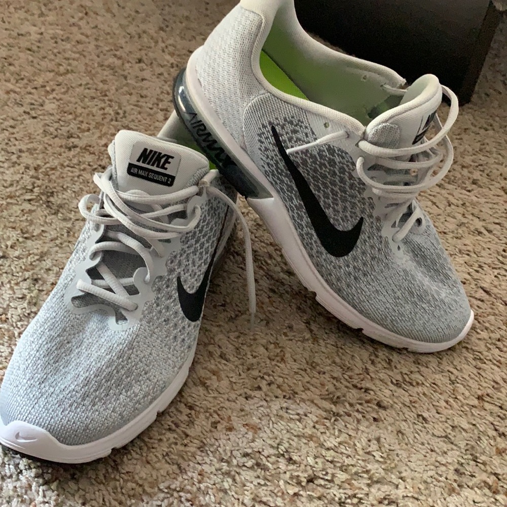 Nike men’s Air Max Sequent 2 Size 10.5 Gray/Black